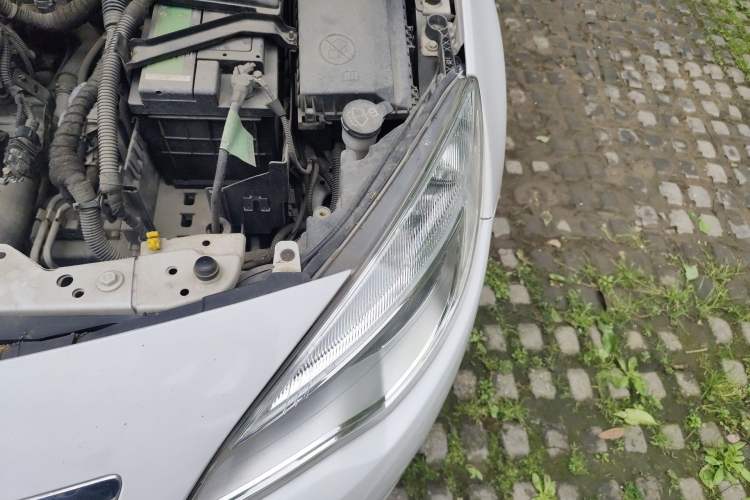 Used Buick GT 2014 XT 1.6L Automatic Fashion Edition Engine Bay Left