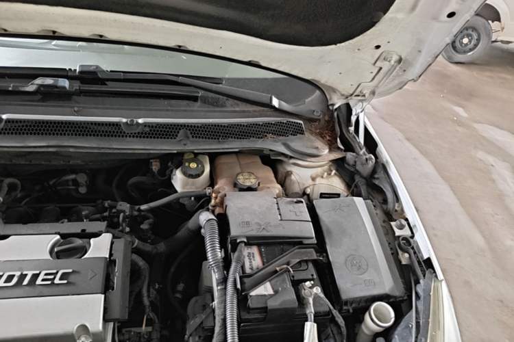 Used Buick GT 2014 XT 1.6L Automatic Fashion Edition Engine Bay Left