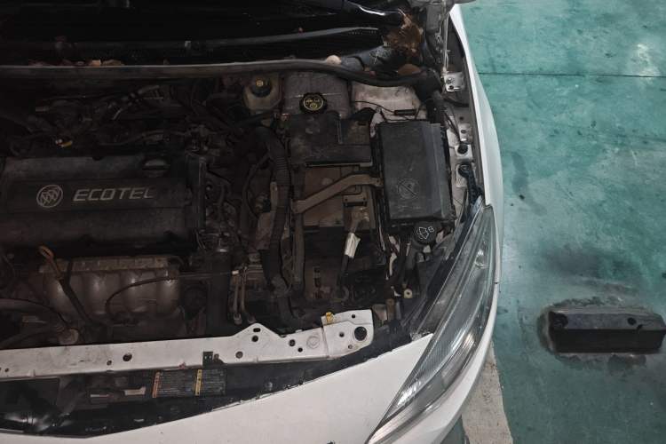 Used Buick GT 2014 XT 1.6L Automatic Fashion Edition Engine Bay Left