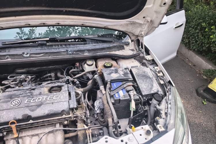 Used Buick GT 2014 XT 1.6L Automatic Fashion Edition Engine Bay Left