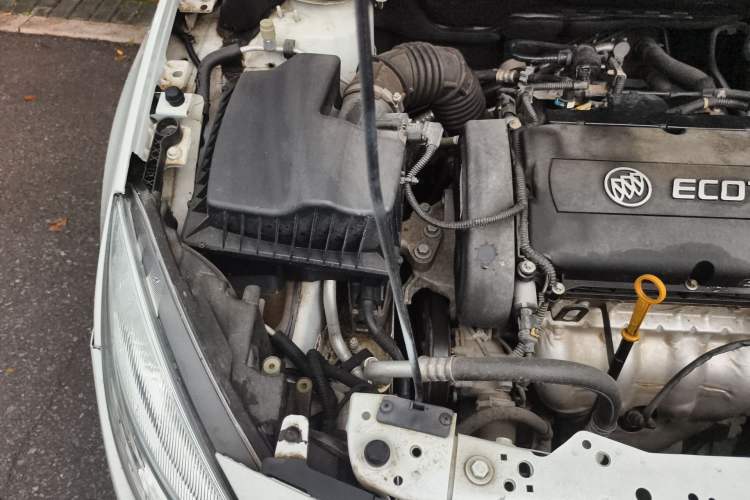 Used Buick GT 2014 XT 1.6L Manual Entry-Level Model Engine Bay Right