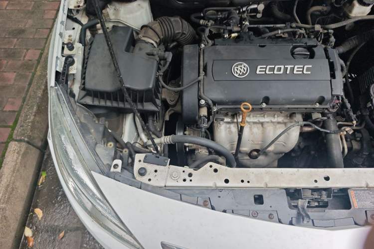 Used Buick GT 2014 XT 1.6L Automatic Fashion Edition Engine Bay Right