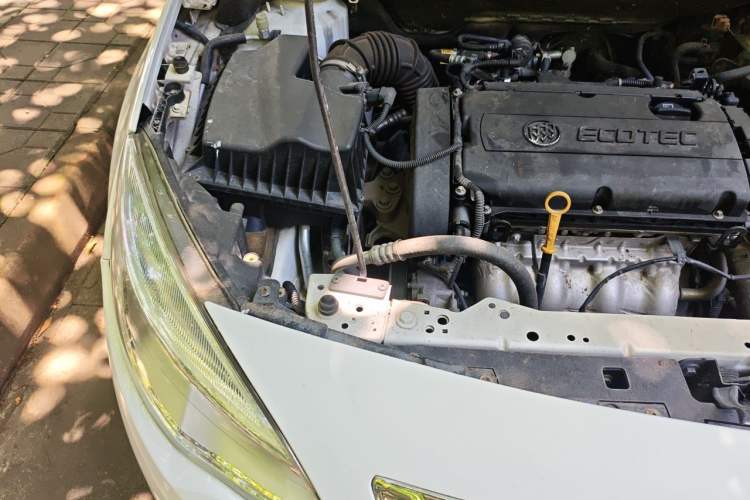 Used Buick GT 2014 XT 1.6L Manual Comfort Edition Engine Bay Right