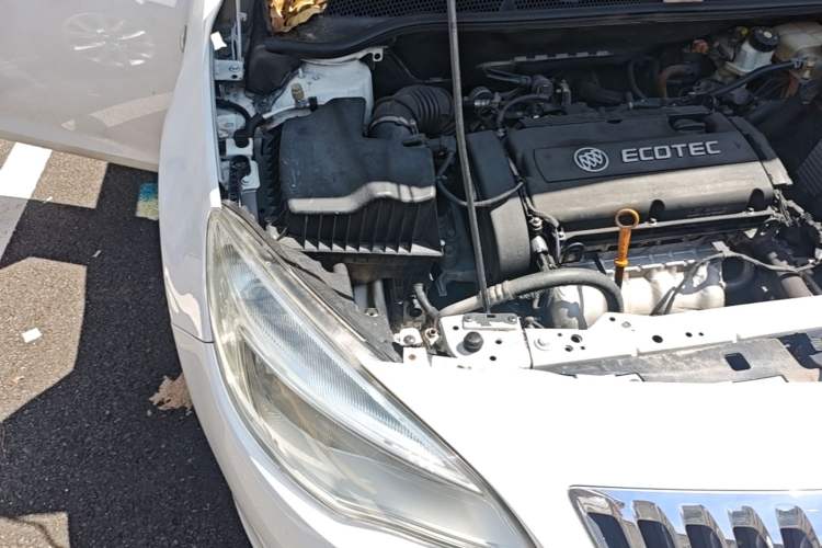 Used Buick GT 2014 XT 1.6L Automatic Fashion Edition Engine Bay Right