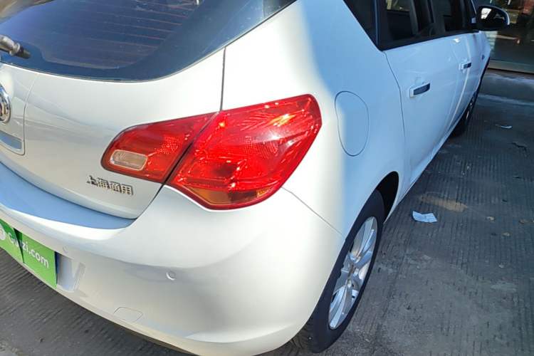 Used Buick GT 2014 XT 1.6L Automatic Fashion Edition Exterior 3