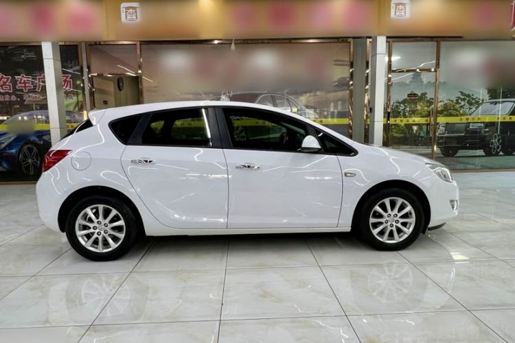 Used Buick GT 2014 XT 1.6L Automatic Fashion Edition Exterior 3