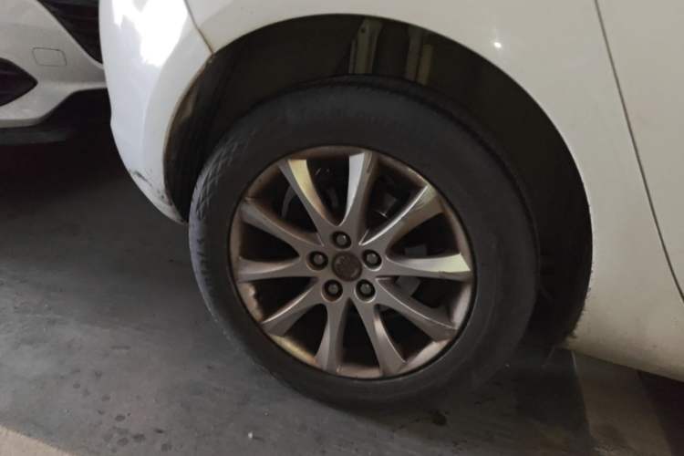 Used Buick GT 2014 XT 1.6L Automatic Fashion Edition Exterior 5