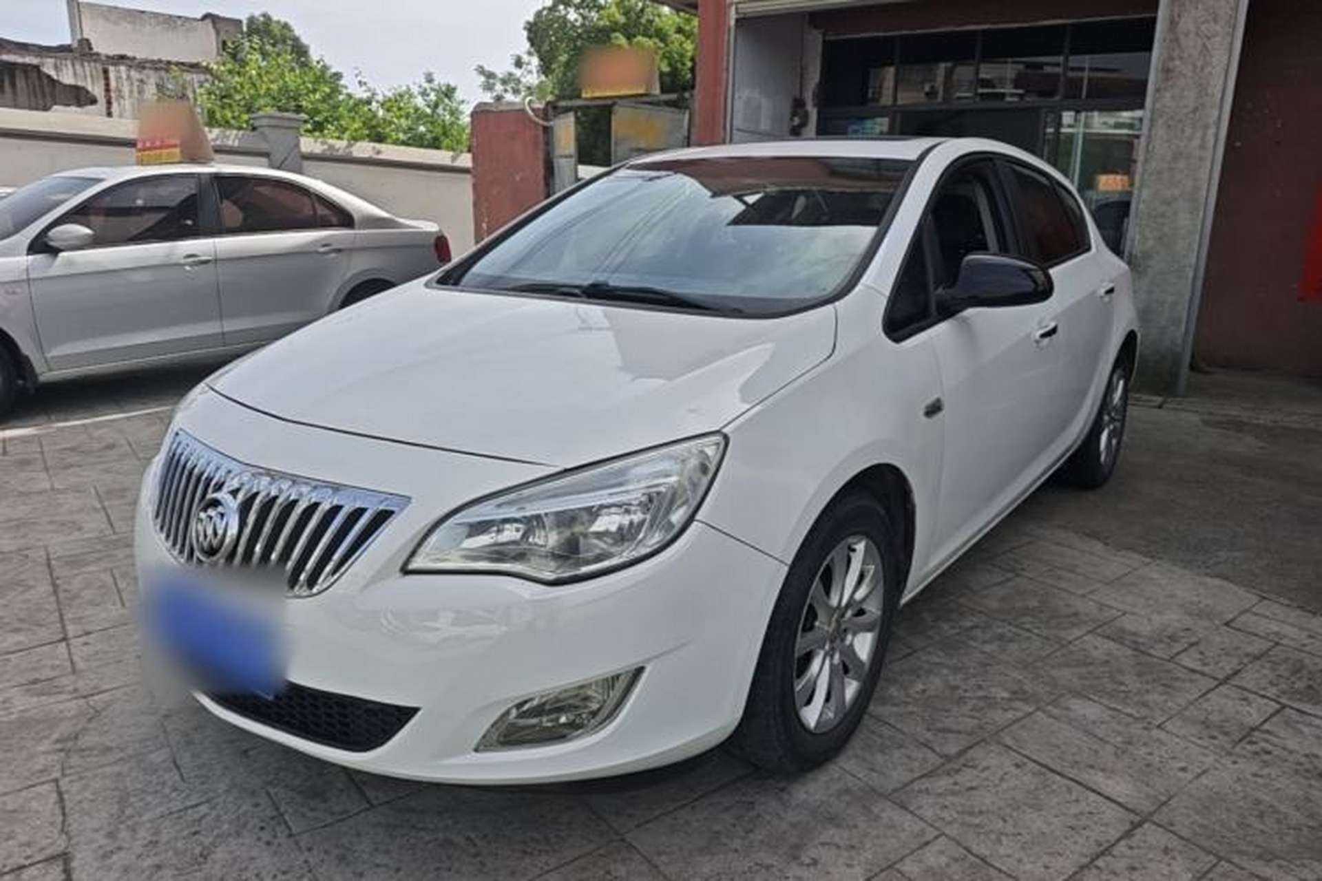 Used Buick GT 2014 XT 1.6L Automatic Fashion Edition Front Left 45 Deg