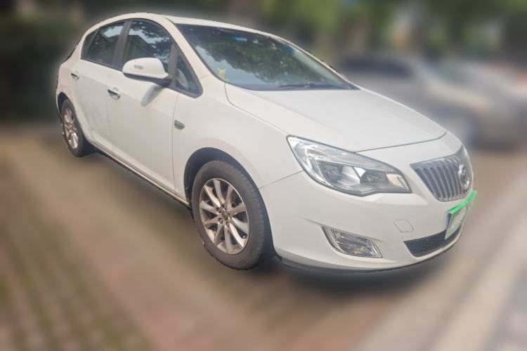 Used Buick GT 2014 XT 1.6L Automatic Comfort Edition Front Right 45 Deg