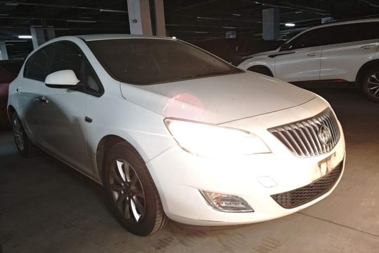 Used Buick GT 2014 XT 1.6L Automatic Fashion Edition Front Right 45 Deg