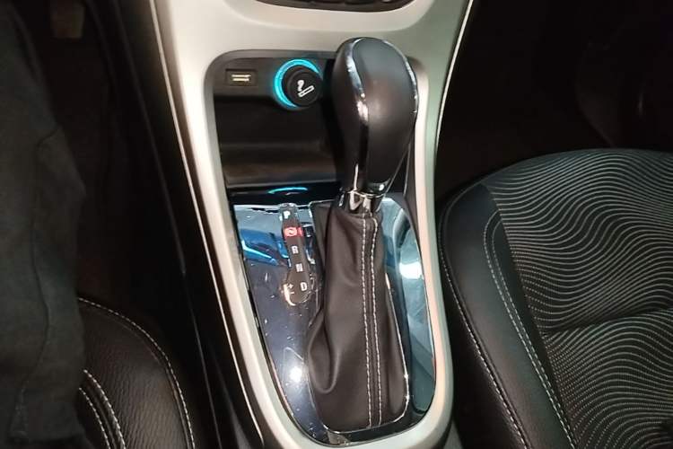 Used Buick GT 2014 XT 1.6L Automatic Fashion Edition Gear Lever