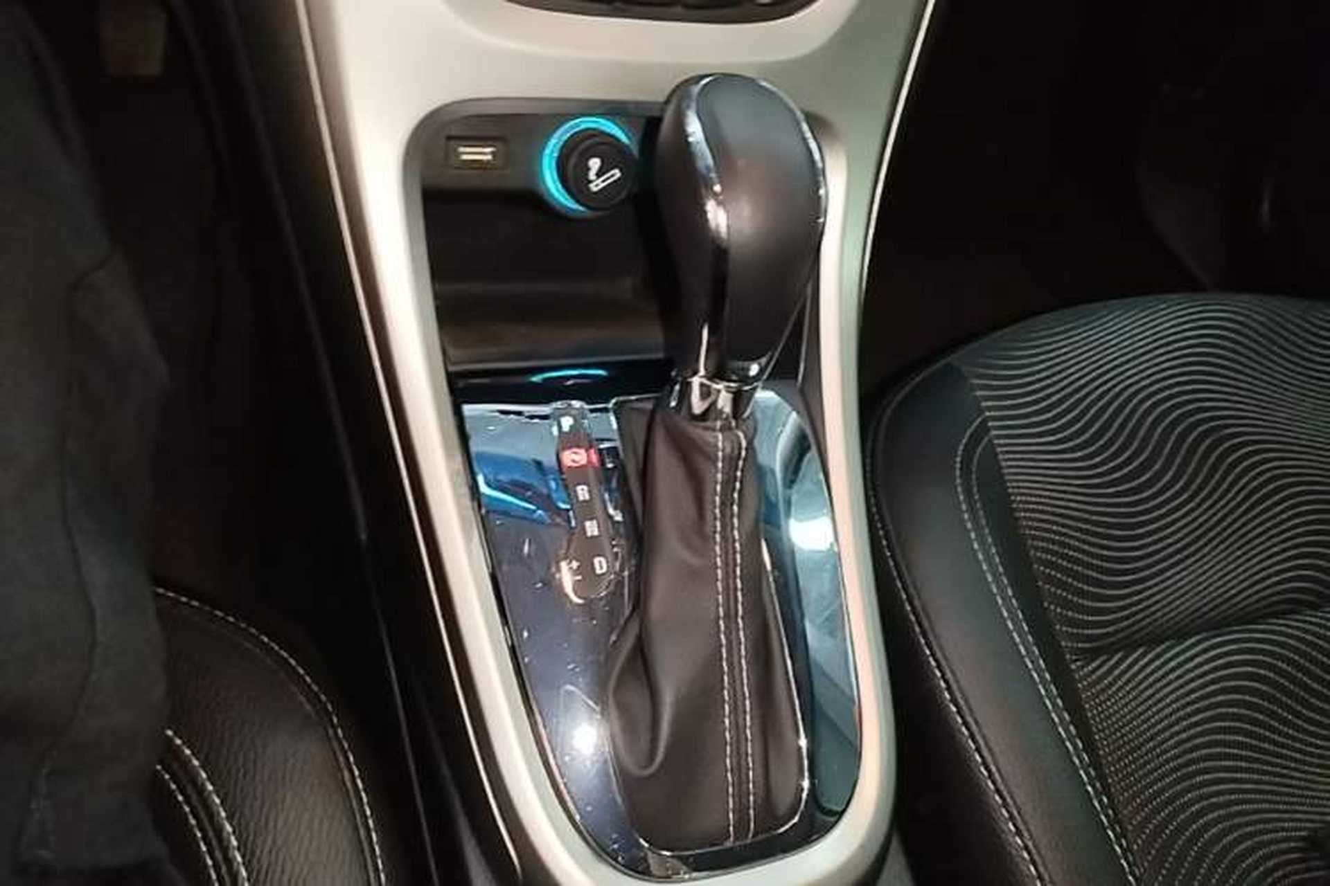 Used Buick GT 2014 XT 1.6L Automatic Fashion Edition Gear Lever