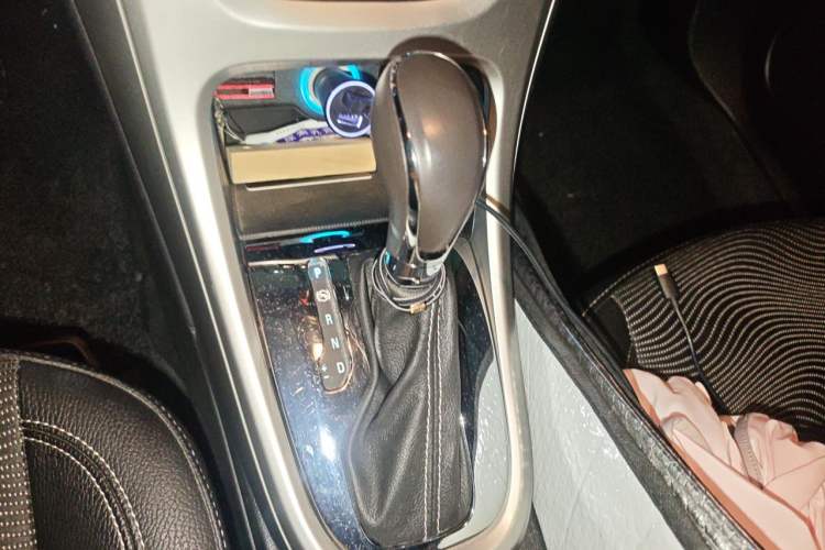 Used Buick GT 2014 XT 1.6L Automatic Fashion Edition Gear Lever