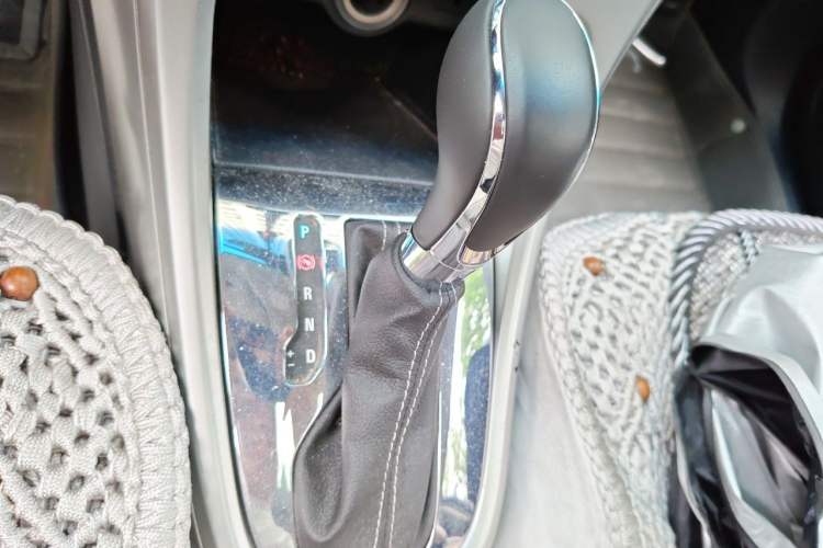Used Buick GT 2014 XT 1.6L Automatic Fashion Edition Gear Lever