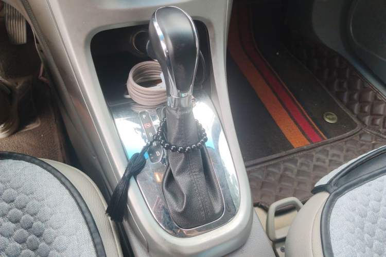 Used Buick GT 2014 XT 1.6L Automatic Comfort Edition Gear Lever