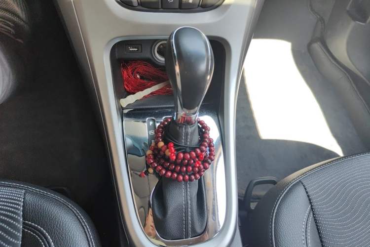 Used Buick GT 2014 XT 1.6L Automatic Fashion Edition Gear Lever