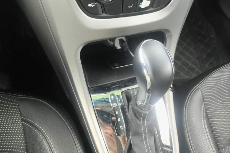 Used Buick GT 2014 XT 1.6L Automatic Fashion Edition Gear Lever
