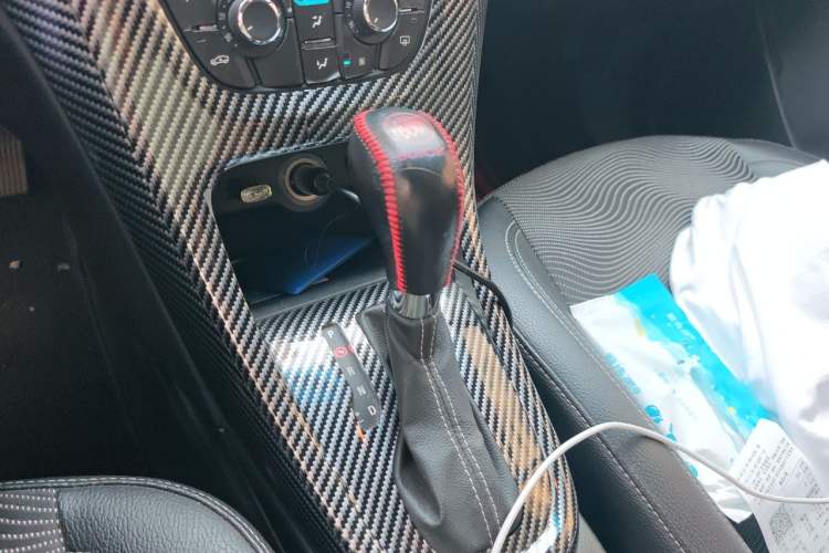 Used Buick GT 2014 XT 1.6L Automatic Fashion Edition Gear Lever