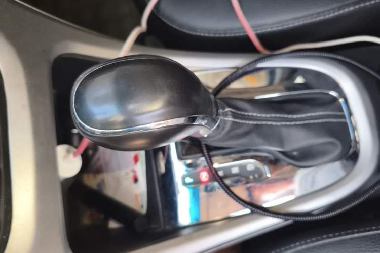 Used Buick GT 2014 XT 1.6L Automatic Fashion Edition Gear Lever