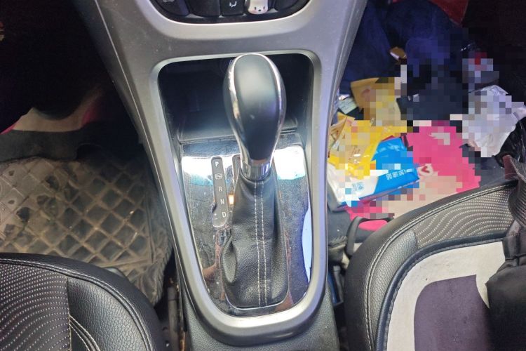 Used Buick GT 2014 XT 1.6L Automatic Fashion Edition Gear Lever