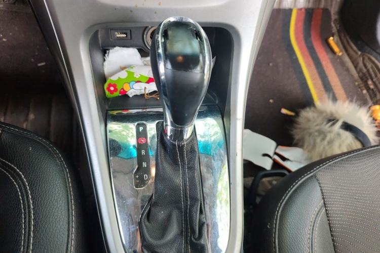 Used Buick GT 2014 XT 1.6L Automatic Fashion Edition Gear Lever