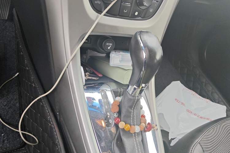 Used Buick GT 2014 XT 1.6L Automatic Fashion Edition Gear Lever