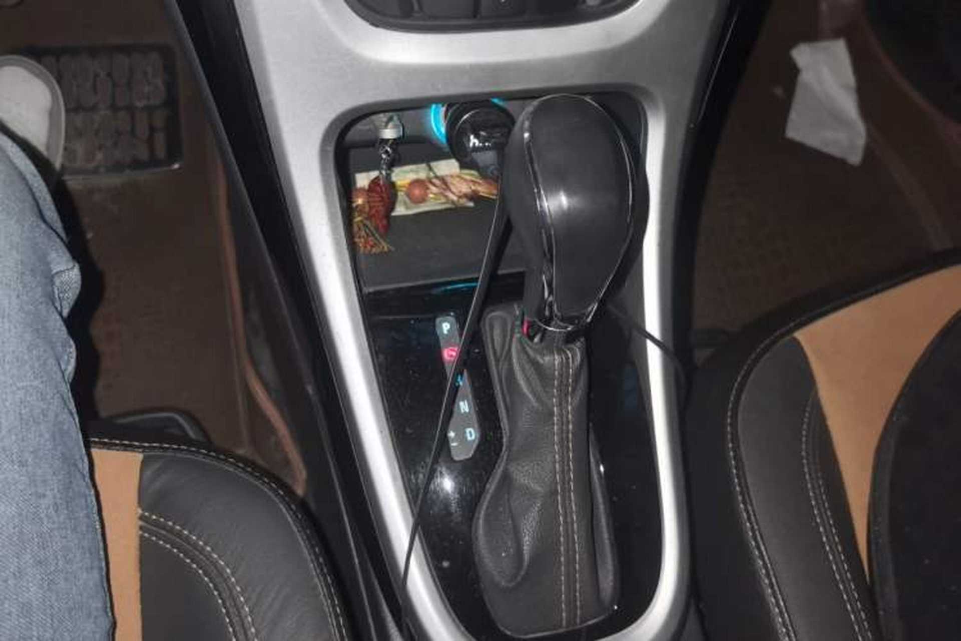 Used Buick GT 2014 XT 1.6L Automatic Fashion Edition Gear Lever