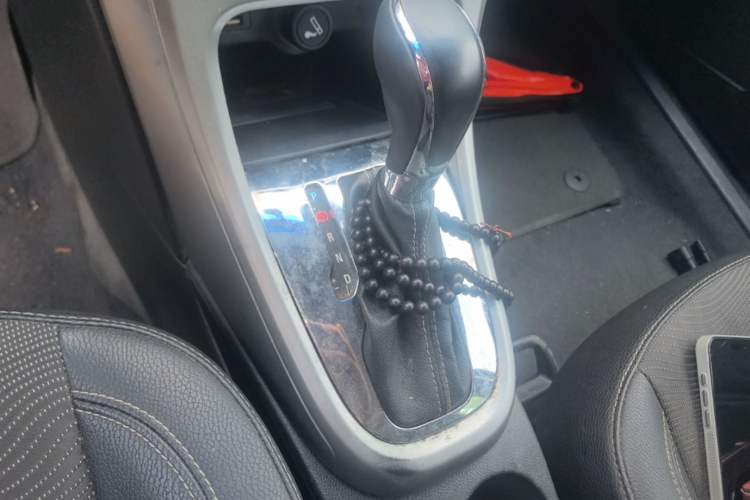 Used Buick GT 2014 XT 1.6L Automatic Fashion Edition Gear Lever