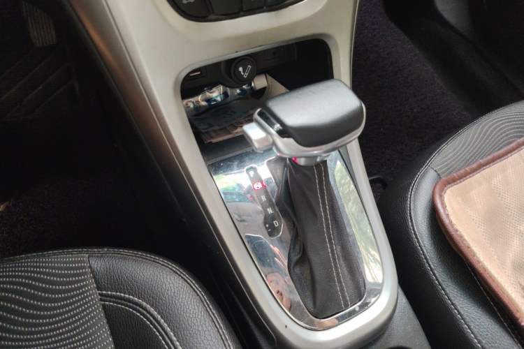 Used Buick GT 2014 XT 1.6L Automatic Fashion Edition Gear Lever