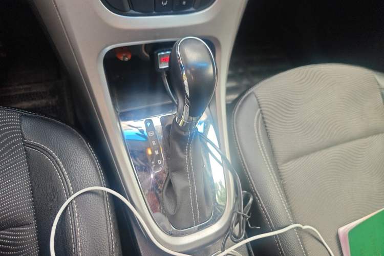 Used Buick GT 2014 XT 1.6L Automatic Comfort Edition Gear Lever