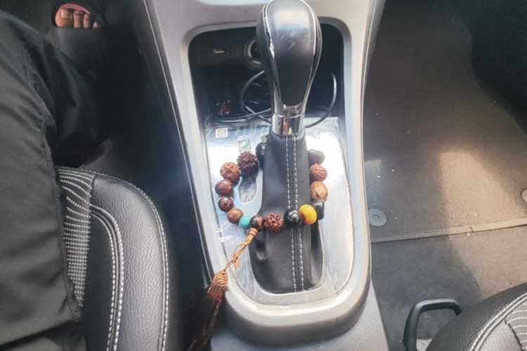 Used Buick GT 2014 XT 1.6L Automatic Fashion Edition Gear Lever