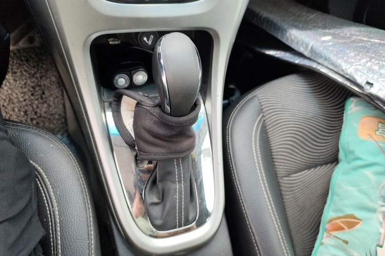 Used Buick GT 2014 XT 1.6L Automatic Comfort Edition Gear Lever