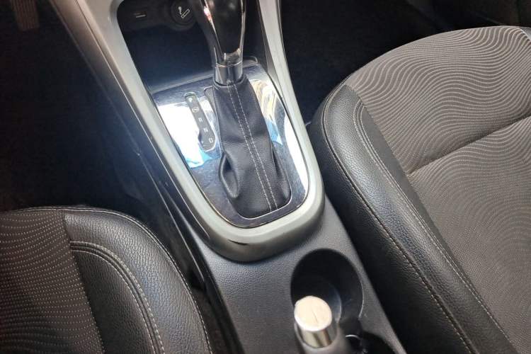 Used Buick GT 2014 XT 1.6L Automatic Fashion Edition Gear Lever