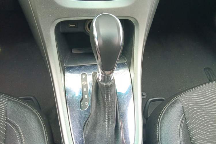 Used Buick GT 2014 XT 1.6L Automatic Fashion Edition Gear Lever