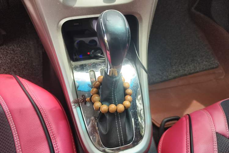 Used Buick GT 2014 XT 1.6L Automatic Fashion Edition Gear Lever
