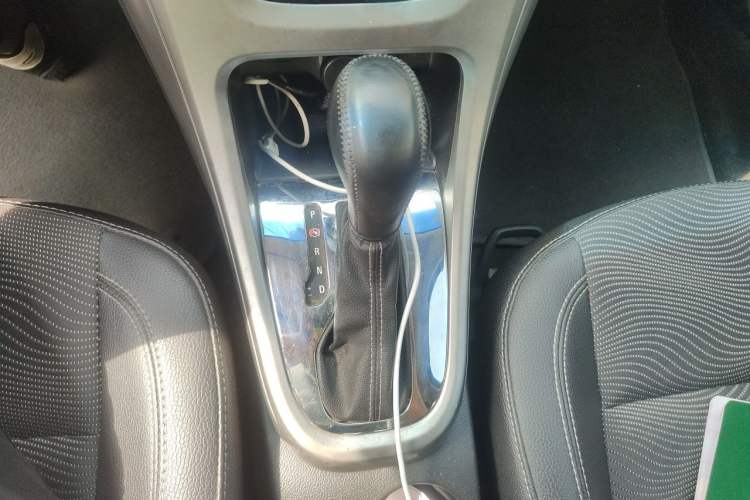 Used Buick GT 2014 XT 1.6L Automatic Fashion Edition Gear Lever