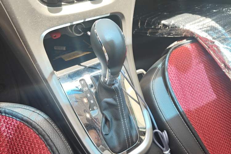 Used Buick GT 2014 XT 1.6L Automatic Fashion Edition Gear Lever