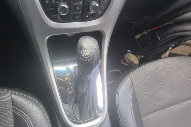 Used Buick GT 2014 XT 1.6L Automatic Fashion Edition Gear Lever