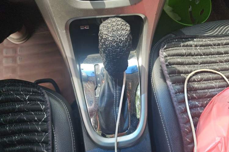 Used Buick GT 2014 XT 1.6L Automatic Fashion Edition Gear Lever