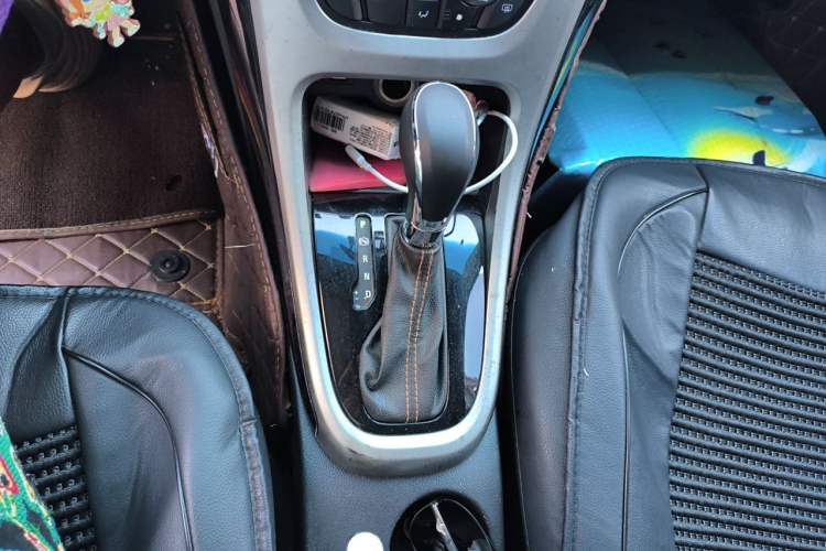 Used Buick GT 2014 XT 1.6L Automatic Fashion Edition Gear Lever