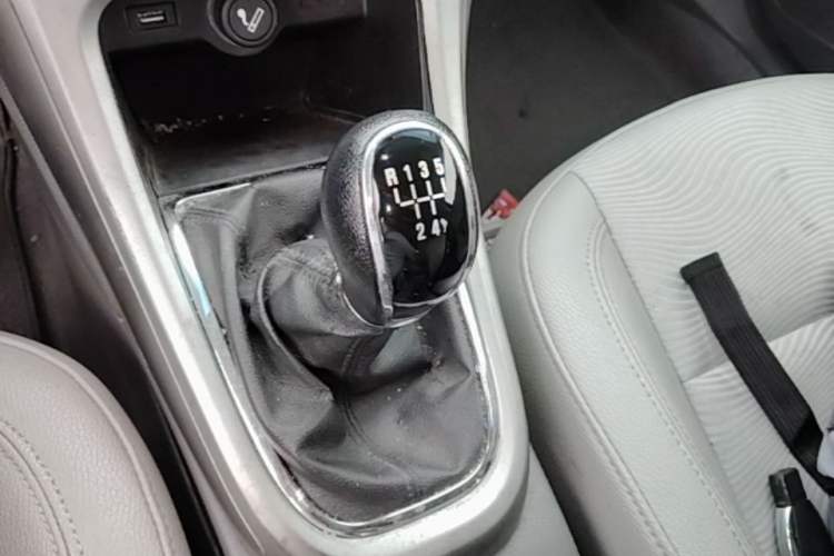 Used Buick GT 2014 XT 1.6L Manual Entry-Level Model Gear Lever