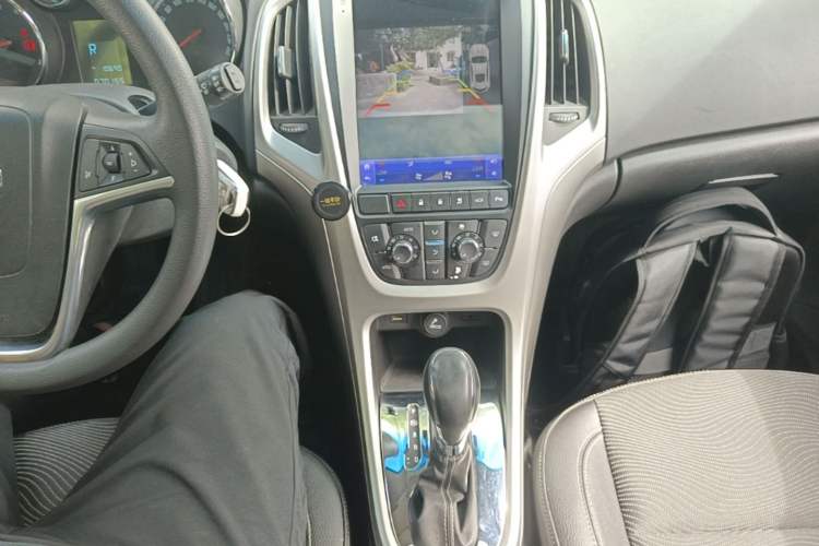 Used Buick GT 2014 XT 1.6L Automatic Fashion Edition Gear Lever