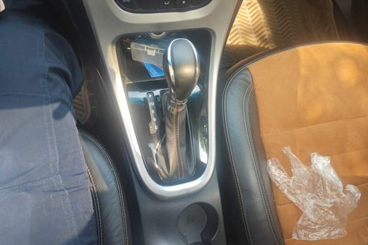 Used Buick GT 2014 XT 1.6L Automatic Fashion Edition Gear Lever