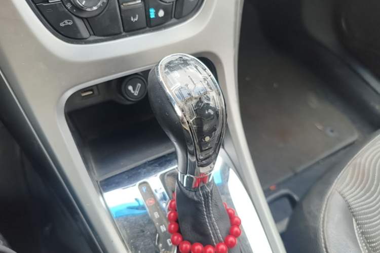 Used Buick GT 2014 XT 1.6L Automatic Fashion Edition Gear Lever