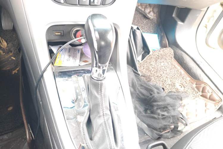 Used Buick GT 2014 XT 1.6L Automatic Fashion Edition Gear Lever