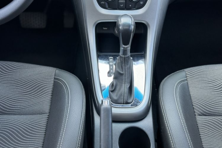 Used Buick GT 2014 XT 1.6L Automatic Fashion Edition Gear Lever