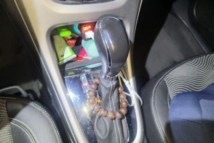 Used Buick GT 2014 XT 1.6L Automatic Fashion Edition Gear Lever