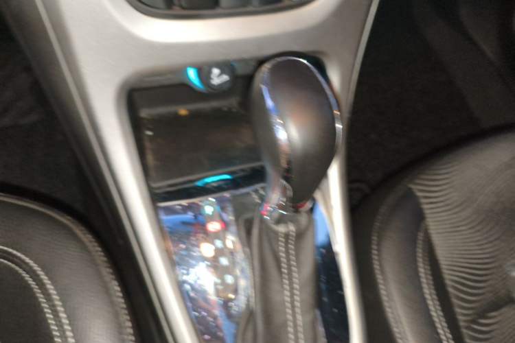 Used Buick GT 2014 XT 1.6L Automatic Fashion Edition Gear Lever