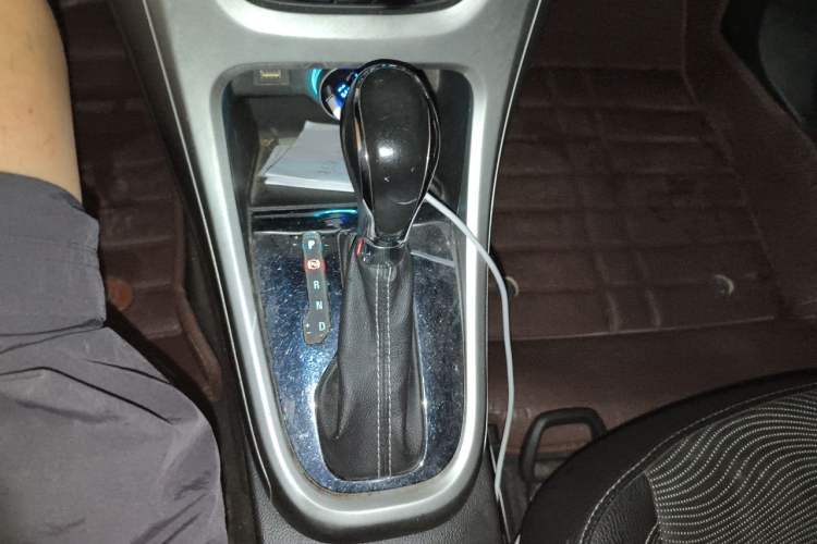 Used Buick GT 2014 XT 1.6L Automatic Fashion Edition Gear Lever