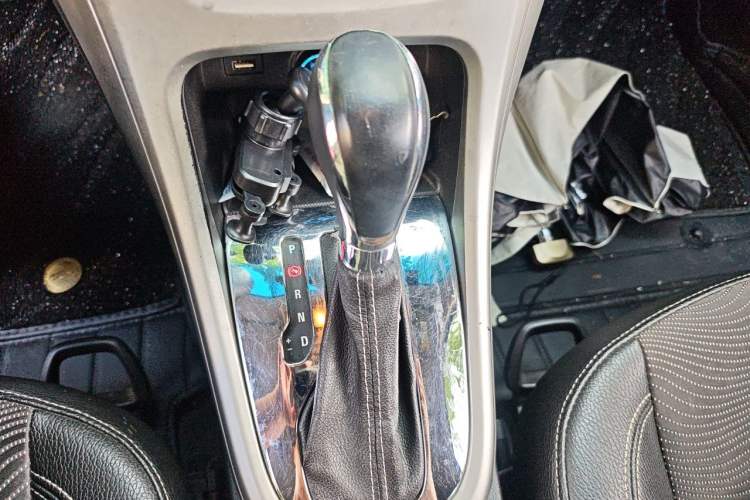 Used Buick GT 2014 XT 1.6L Automatic Fashion Edition Gear Lever